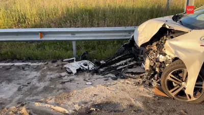 Cuatro heridos en un choque frontal entre dos vehículos en Torres de la Alameda