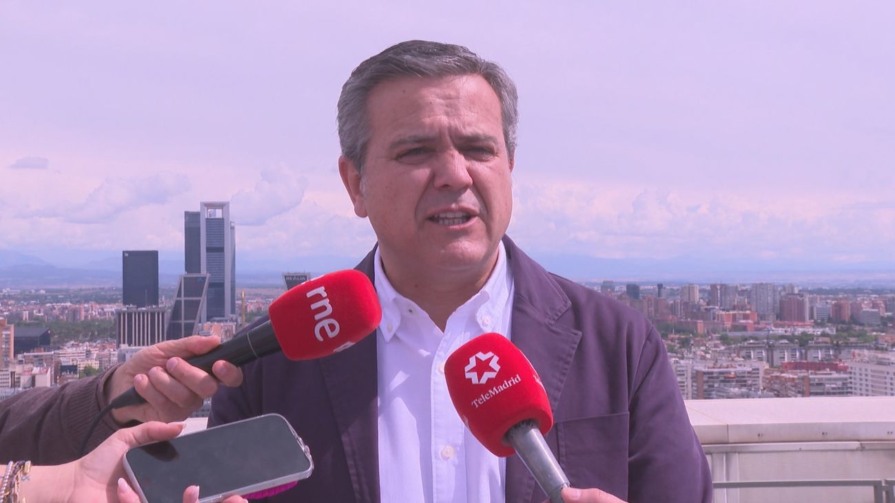 La Comunidad critica que García se ponga detrás de una pancarta: "Lo que tiene que hacer es trabajar"