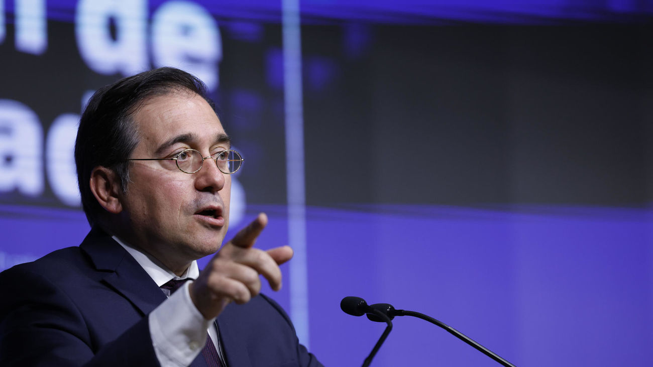 Albares convoca al embajador argentino en España y amenaza con romper relaciones