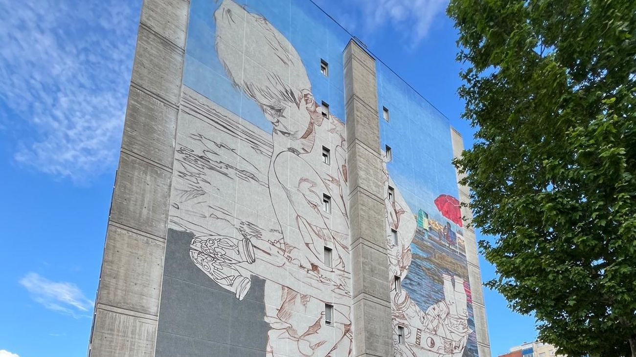 Mural 'Barco de Plástico', en elaboración, en Fuenlabrada