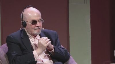 Salman Rushdie presenta en Madrid 'Cuchillo': la literatura "no puede cambiar el mundo"