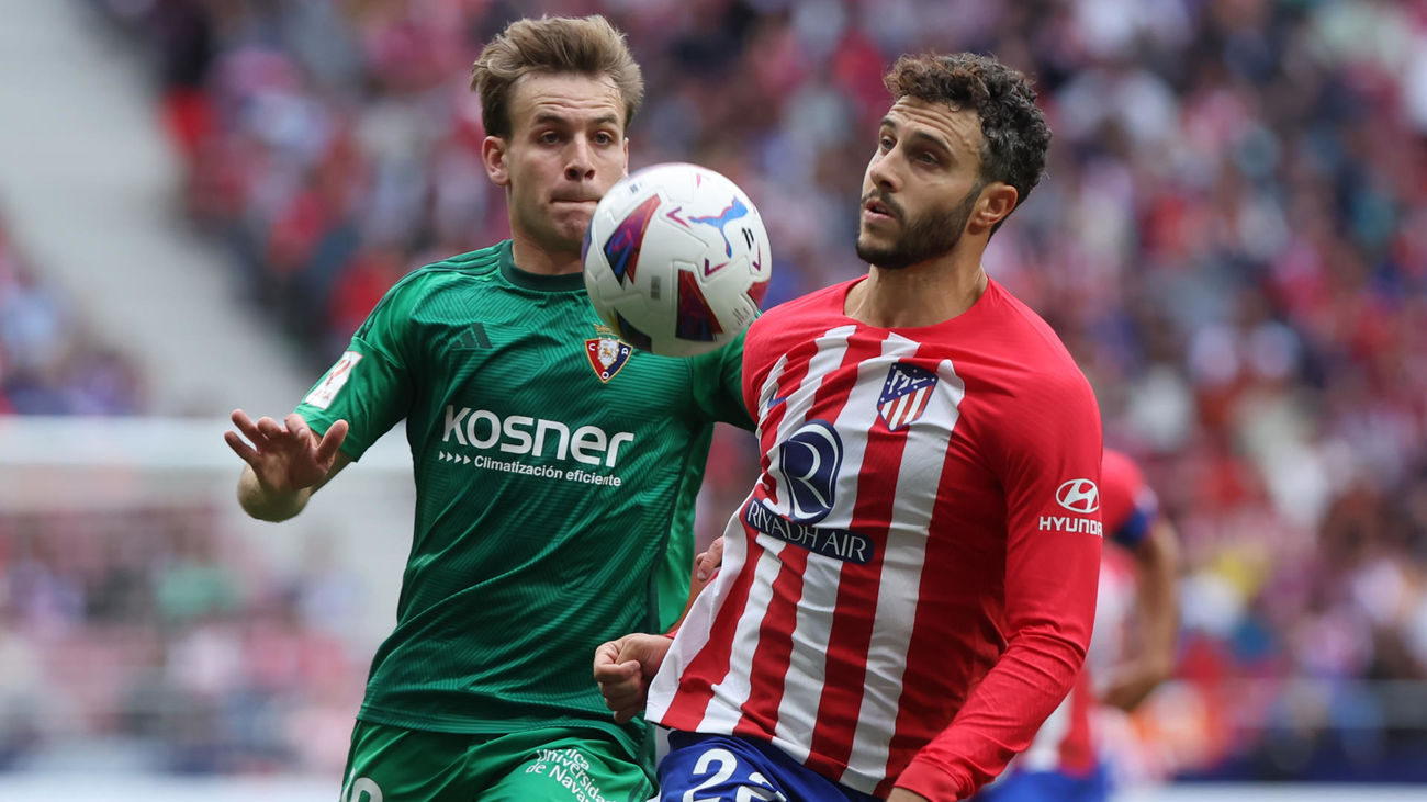Mario Hermoso ante el Osasuna