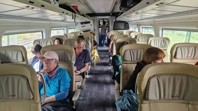 Una incidencia técnica detiene el primer AVE Avril en Galicia a escasos metros de Orense