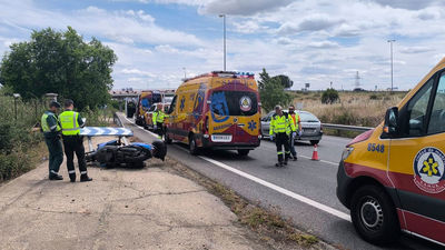Una motorista grave tras chocar contra una señal en la carretera de Colmenar
