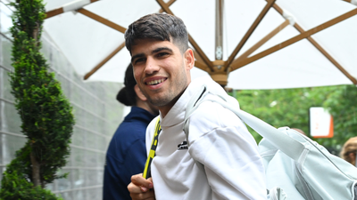 Alcaraz entra en contacto con la central de Roland Garros