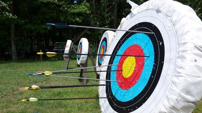 Tiro con arco, camas elásticas y otras actividades en el fin de semana joven de Móstoles