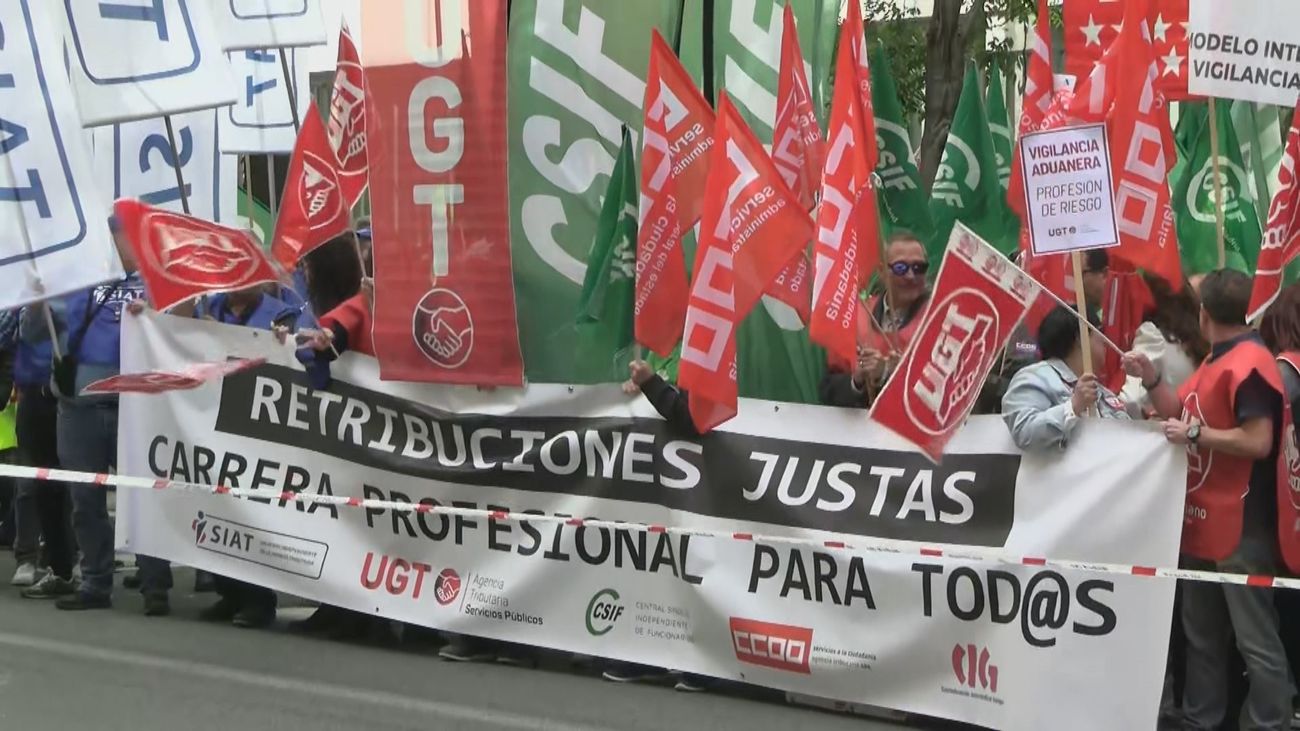 La plantilla de la CNMV se concentra ante Hacienda para exigir mejoras salariales y laborales