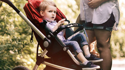 Paseo por Madrid: Carritos de bebés con niños de más de 5 años