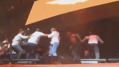 9 muertos y 60 heridos tras caer un escenario en un mitin en México