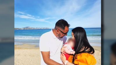 Unos padres madrileños recuperan la custodia de su bebé diez meses después tras ser acusados de malos tratos: "Ha sido devastador"