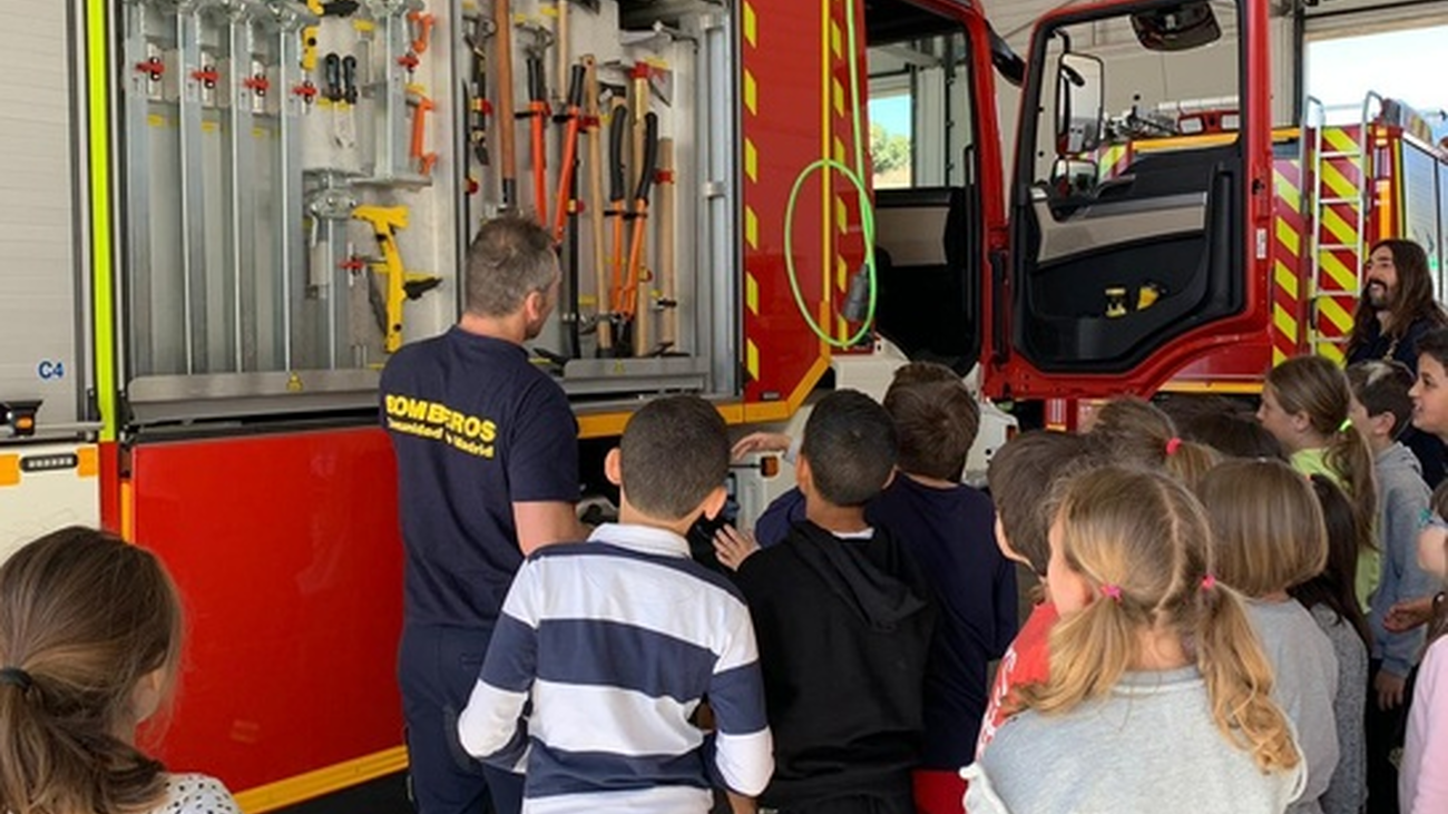 Visita de escolares al Parque de Bomberos de Lozoyuela