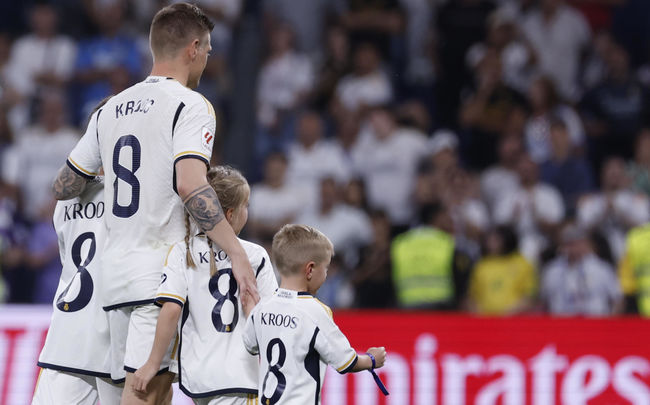 Kroos con sus hijos / EFE