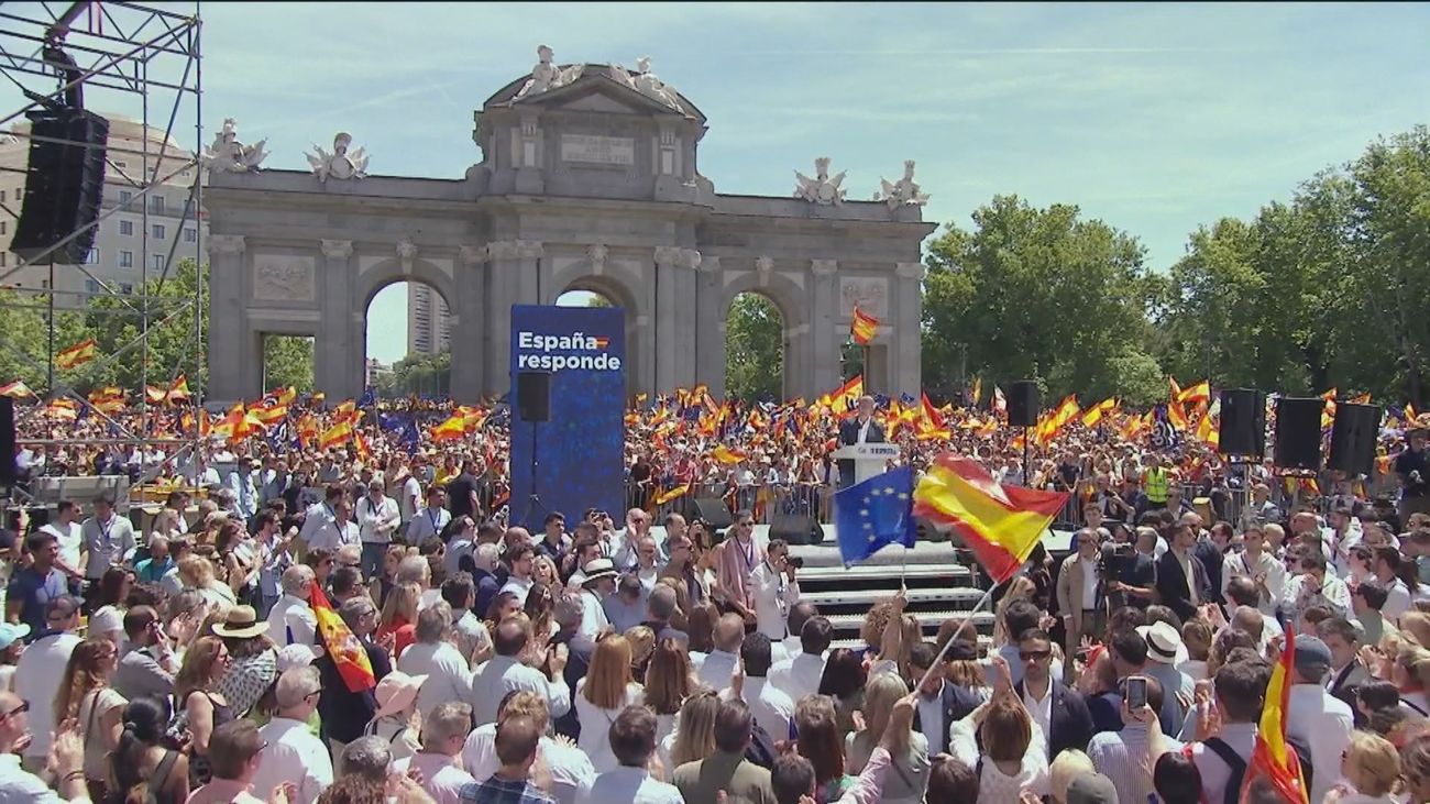 Miles de personas  secundan la quinta protesta del PP contra el Gobierno y la amnistía