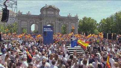 Miles de personas  secundan la quinta protesta del PP contra el Gobierno y la amnistía