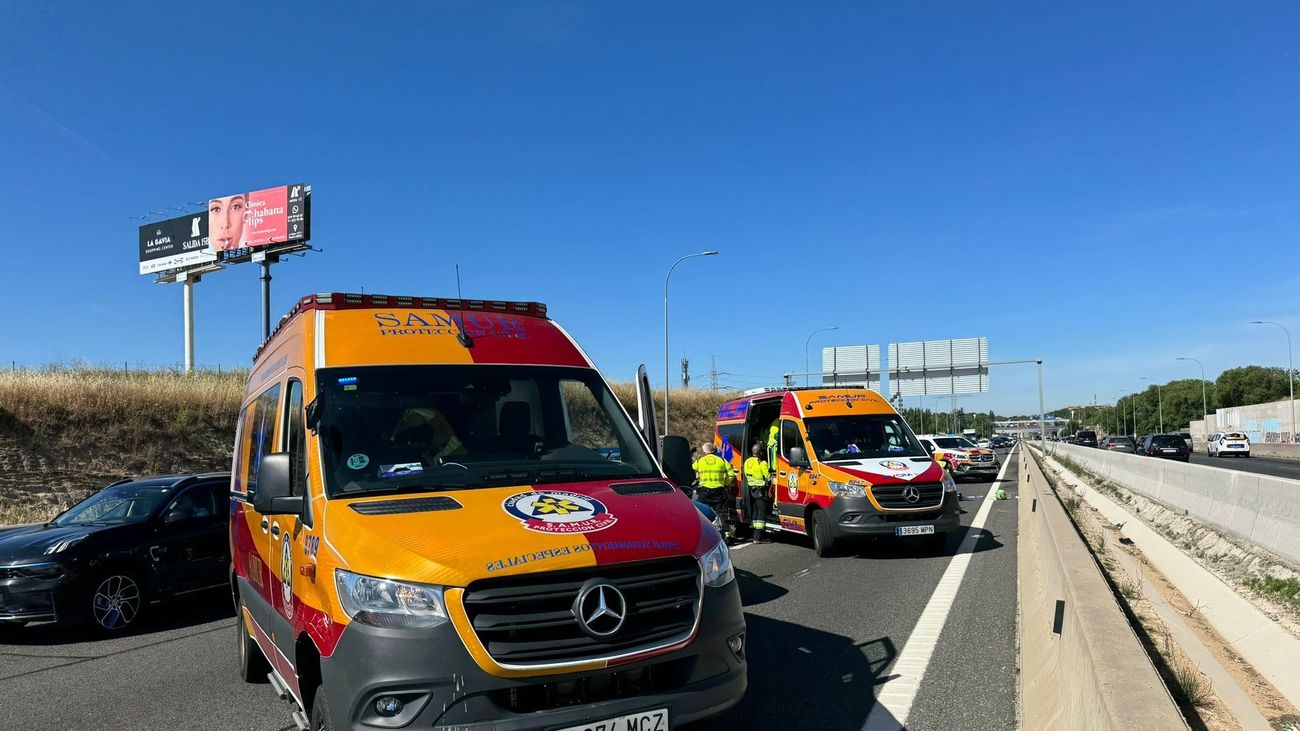 Dos personas heridas, una de ellas grave, en un accidente de moto en la M-40 en San Blas-Canillejas