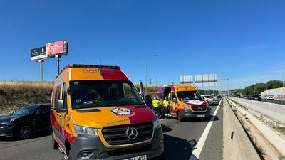 Dos personas heridas, una de ellas grave, en un accidente de moto en la M-40 en San Blas-Canillejas