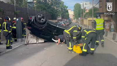 Herido grave tras chocar su coche con otro vehículo y quedar volcado en Chamartín