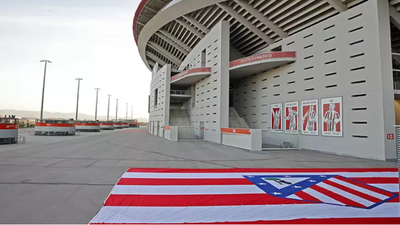 Homenaje del Atlético de Madrid a los aficionados que deseaban el regreso del viejo escudo