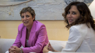 Ayuso se reúne con la presidenta de la Federación Española de Baloncesto