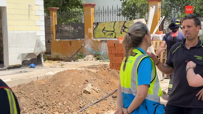 Muere una persona mientras trabajaba en una zanja de la calle López de Hoyos