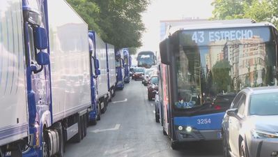 Los 69 camiones de Taylor Swift llegan a Madrid y provocan atascos en las proximidades del Bernabéu