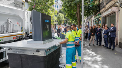 Centro estrena sus primeros contenedores de basura soterrados