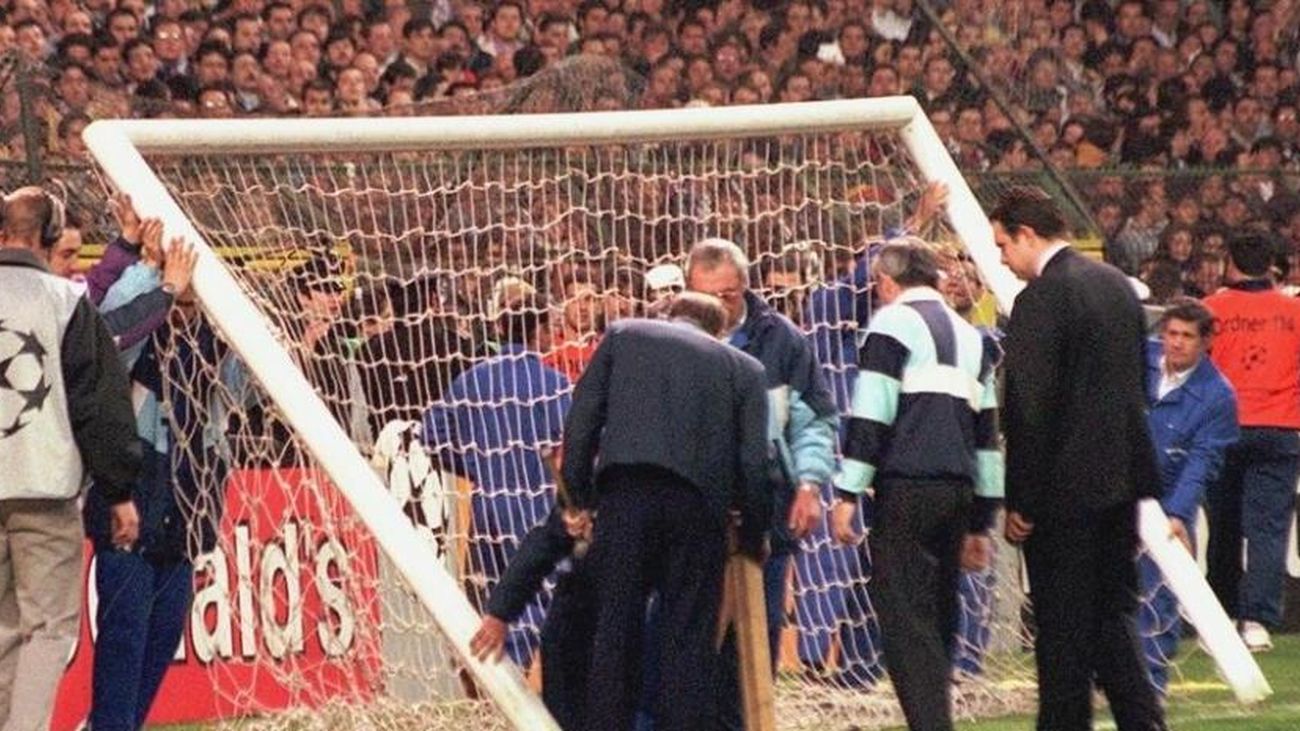 Cambio de la portería en el Bernabéu