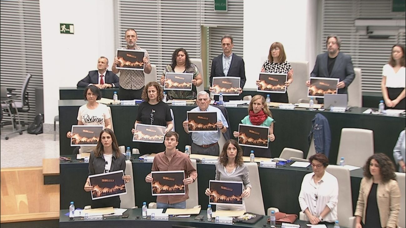 Minuto de silencio en Cibeles por los muertos en Palestina y Ucrania