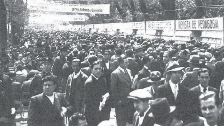 Inauguración de la primera edición de la Feria del Libro de Madrid en 1933