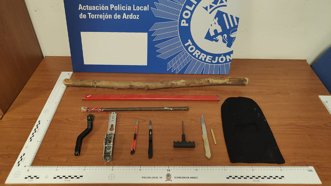 La Policía de Torrejón de Ardoz halla armas blancas escondidas