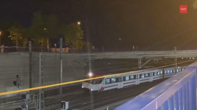 Un joven herido grave al caer desde un puente a las vías del tren en Fuenlabrada