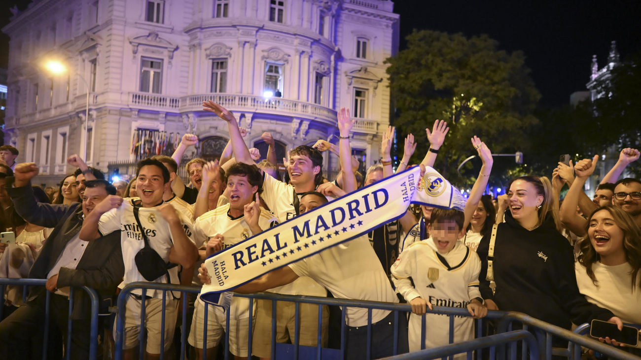 Los madridistas celebran la Champions en Cibeles