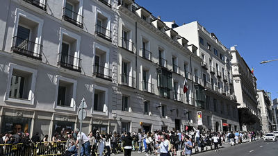 Largas colas de mexicanos en España para votar, con  hasta 4 horas de espera