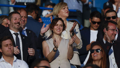 Isabel Díaz Ayuso celebra el ascenso del Leganés a Primera División