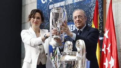 Isabel Díaz Ayuso recibe "al mejor equipo del mundo"