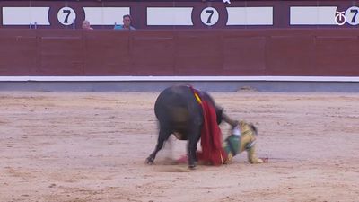 Terrible tarde en Las Ventas con dos toreros heridos de gravedad