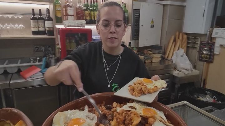 Cena en 'Bar Calavi' / Telemadrid