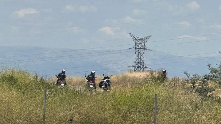 Agentes de Policía peinan el descampado donde se cometió el crimen / Europa Press