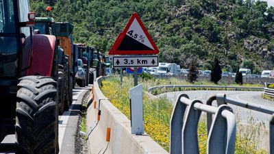 Los agricultores desbloquean la frontera con Francia tras una protesta "histórica"