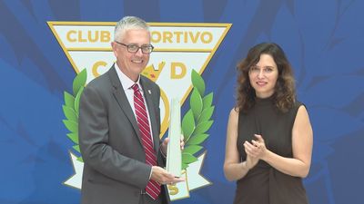 Ayuso recibe en Sol al CD Leganés tras su ascenso a Primera División