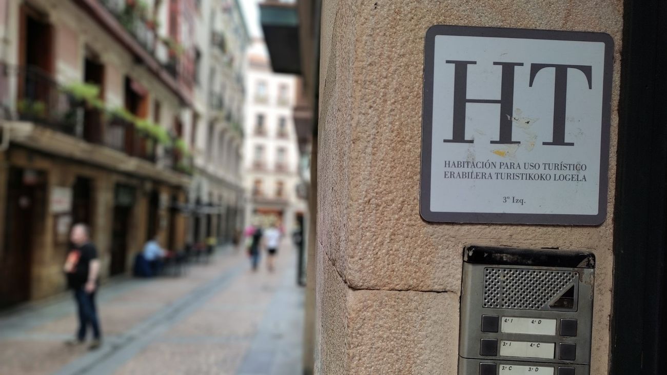 Consumo investiga a las plataformas de alquiler turístico  para perseguir la publicidad de pisos sin licencia