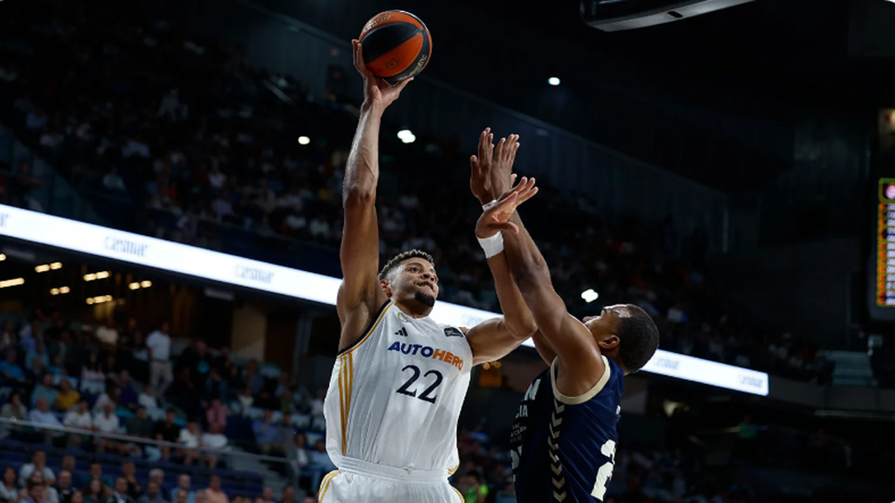 Tavares tras el 1-0 ante el Murcia: "No hay que fiarse nunca y hacer bien el trabajo en el segundo partido"
