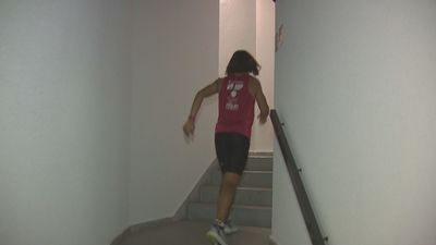 Subir corriendo los 50 pisos de un rascacielos: así es la carrera vertical Eurostars Madrid Tower