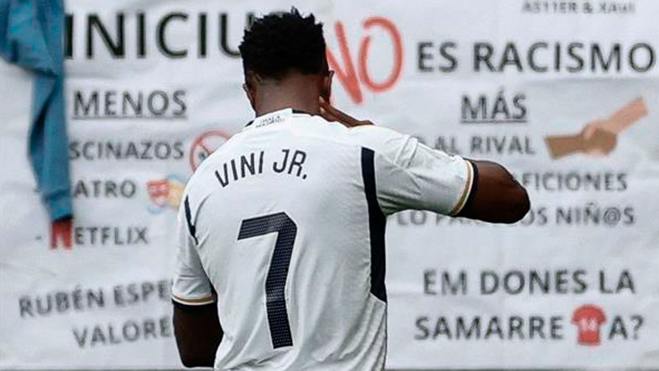 Ochos meses de cárcel para 3 seguidores del Valencia por los insultos racistas a Vinícius en Mestalla