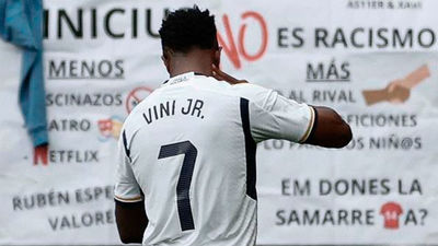 Ochos meses de cárcel para 3 seguidores del Valencia por los insultos racistas a Vinícius en Mestalla