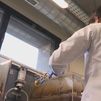 Investigadores madrileños buscan cómo reducir la contaminación por microplásticos en el medioambiente.