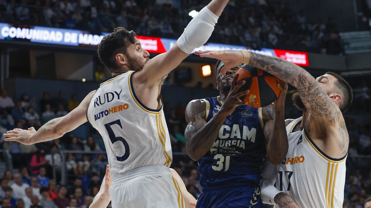El Real Madrid gana 78-63 al UCAM Murcia y está a un triunfo del título de Liga