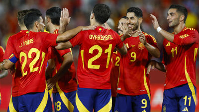 Ocho internacionales españoles encaran la Eurocopa con su futuro en el aire