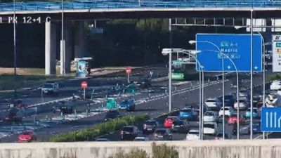 Complicaciones en el tráfico en la A-1, A-42 y A-5 en la hora punta de la mañana