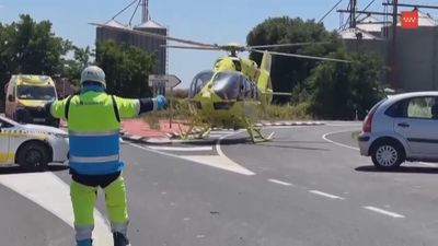 Cuatro heridos graves, entre ellos dos niños, al chocar su vehículo contra un camión en la M-404